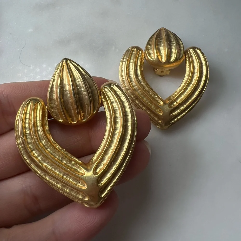 SOLD Vintage Gold Tone Sculptural Clip-On Earrings | 80s Statement Drop Earrings - Picture 3 of 4